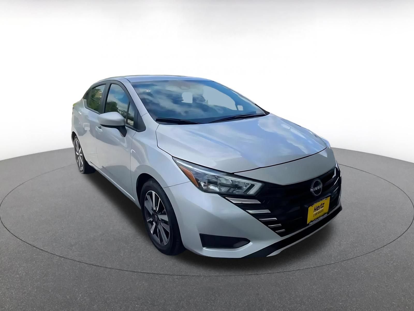 Used 2025 Nissan Versa SV FWD image 3