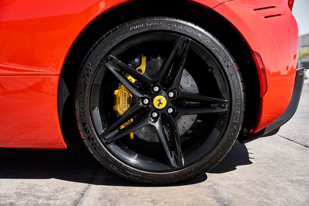 Used 2025 Ferrari SF90 Spider image 31