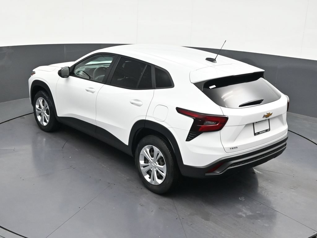 Used 2024 Chevrolet Trax LS w/ Driver Confidence Package FWD image 17