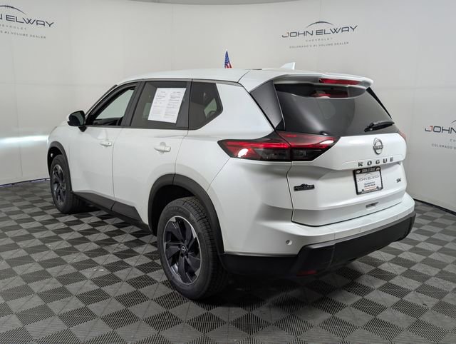 Used 2024 Nissan Rogue SV image 3