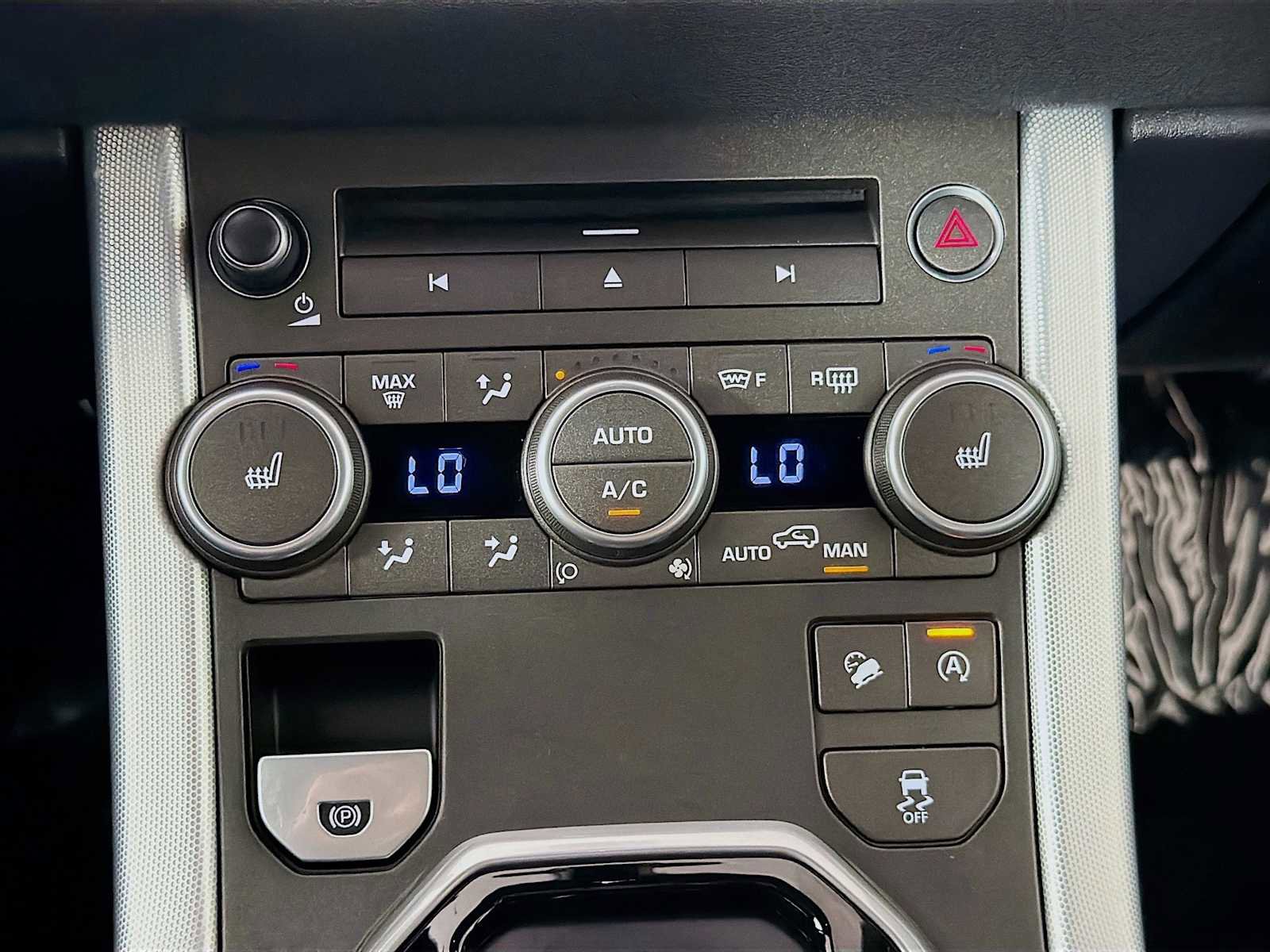 Used 2017 Land Rover Range Rover Evoque SE Dynamic image 16