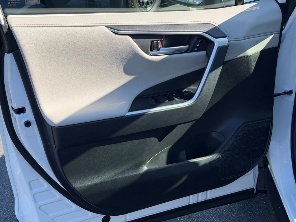 Used 2024 Toyota RAV4 Limited image 21