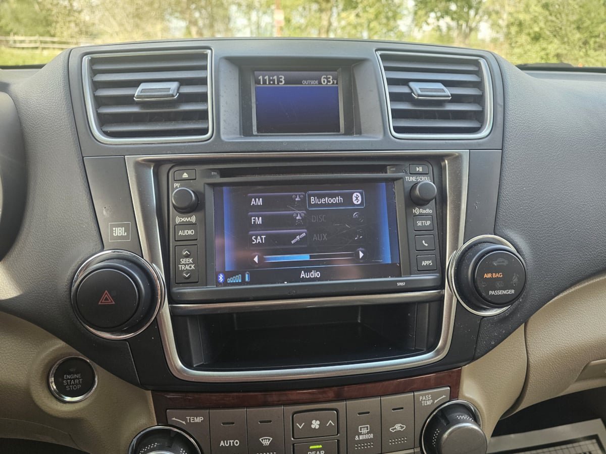 Used 2013 Toyota Highlander Limited FWD image 18