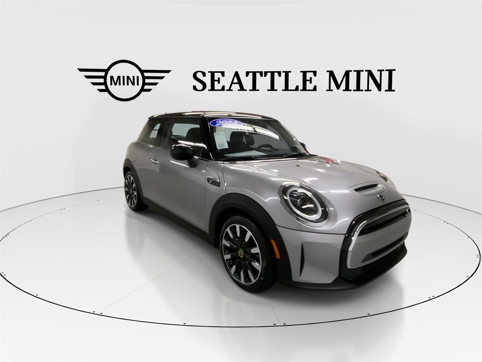 Certified 2024 MINI Cooper SE image 2