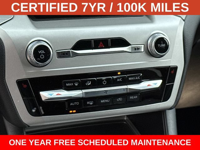 Used 2022 Ford Explorer XLT w/ Equipment Group 202A AWD/4WD image 21
