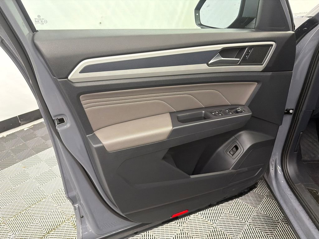 Used 2021 Volkswagen Atlas Cross Sport SE w/ Panoramic Sunroof Package image 11