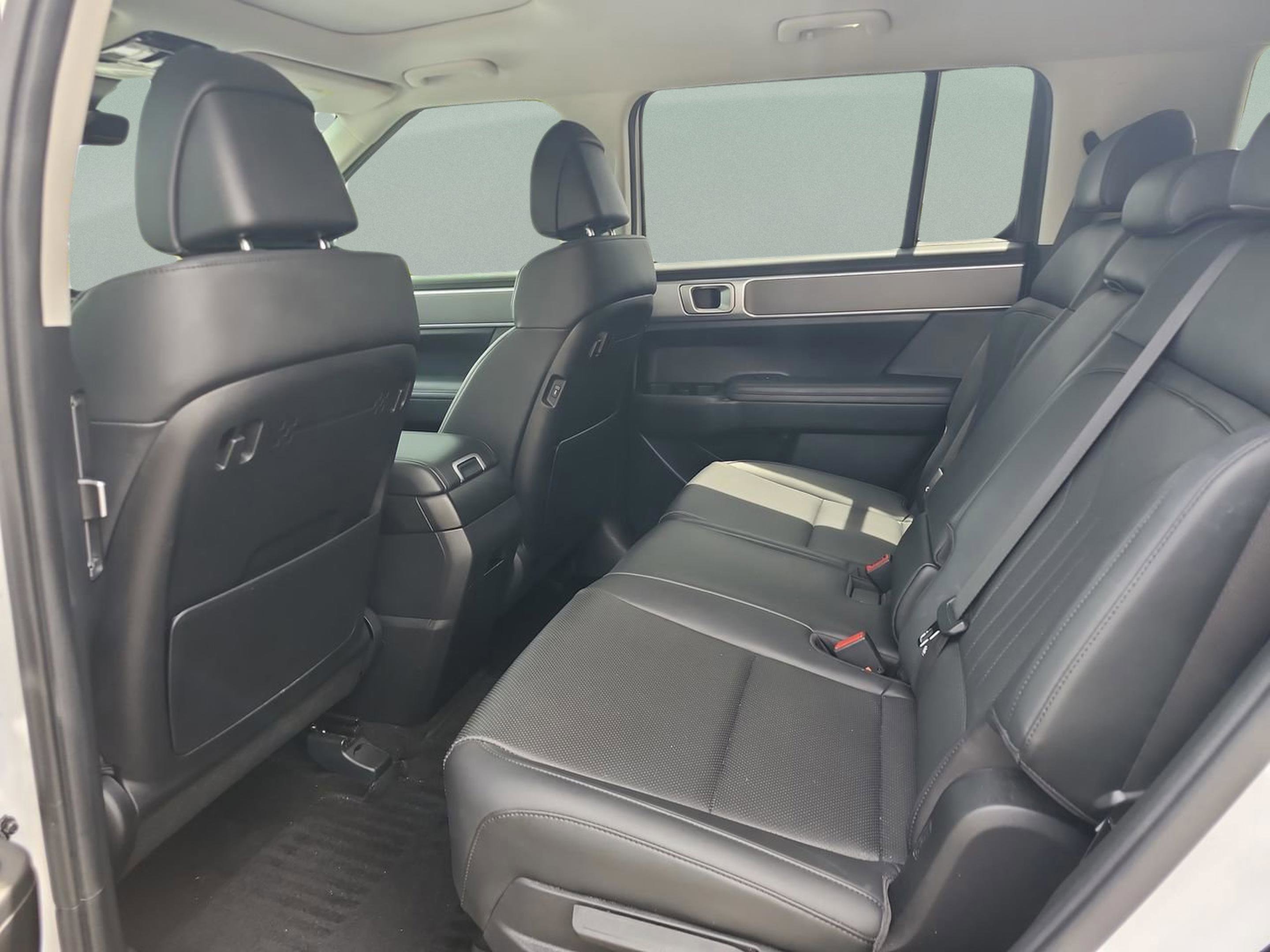 Used 2024 Hyundai Santa Fe XRT image 16