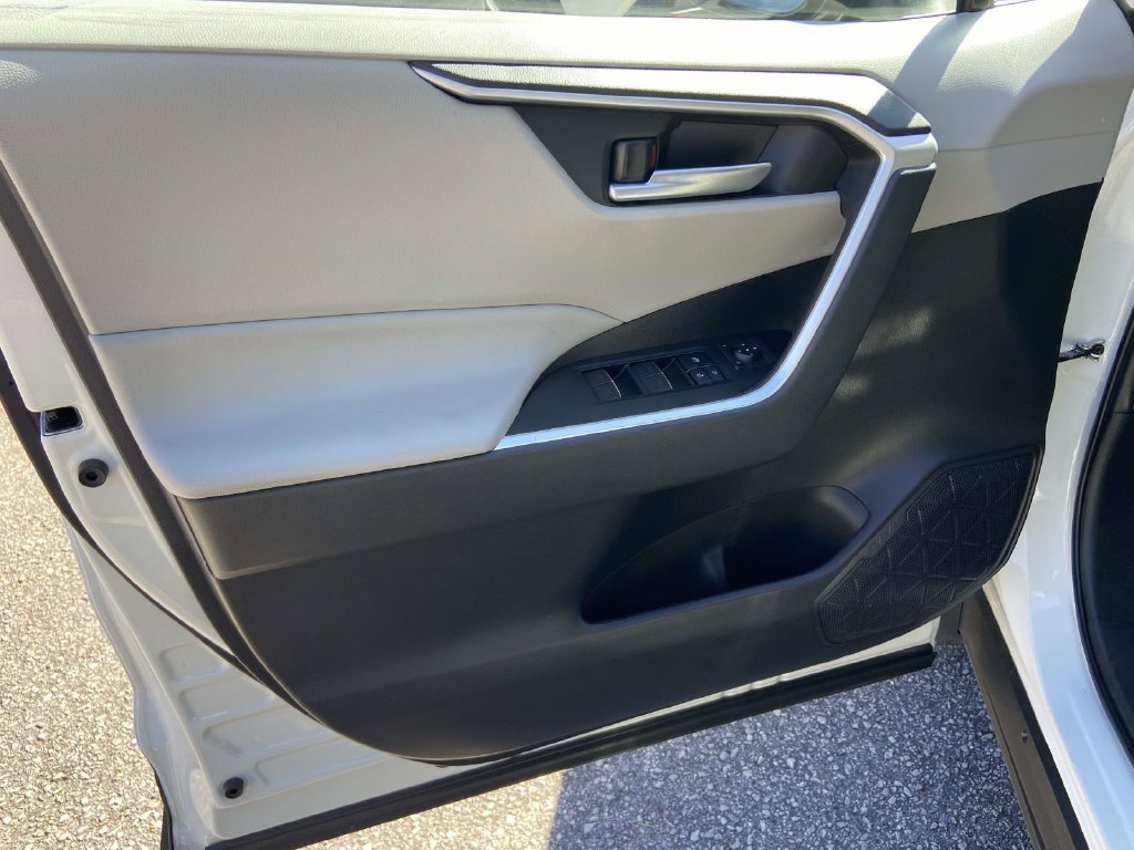 Used 2025 Toyota RAV4 XLE w/ Convenience Package FWD image 14