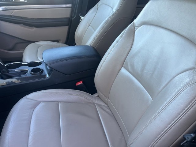 Used 2018 Ford Explorer XLT w/ Equipment Group 202A image 8