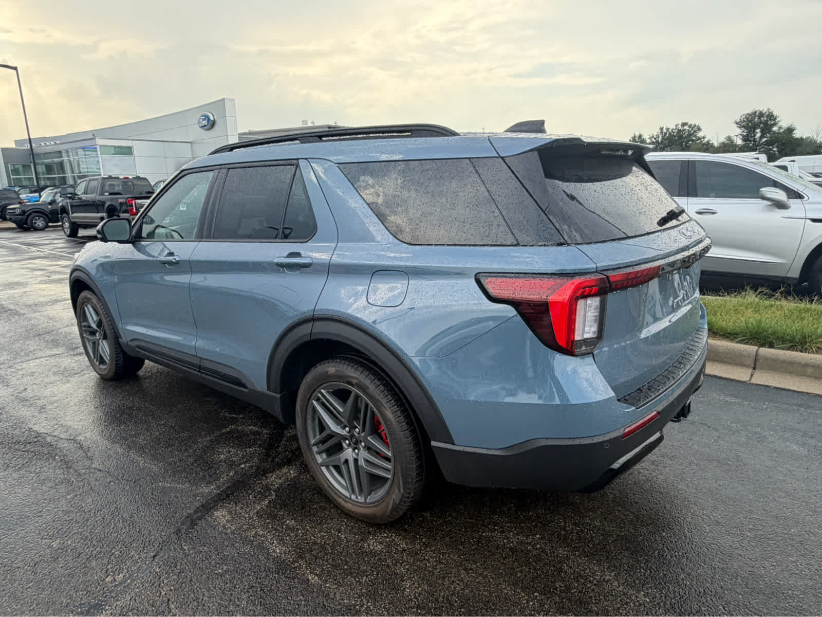 New 2026 Ford Explorer ST-Line w/ ST-Line Street Pack AWD/4WD image 4