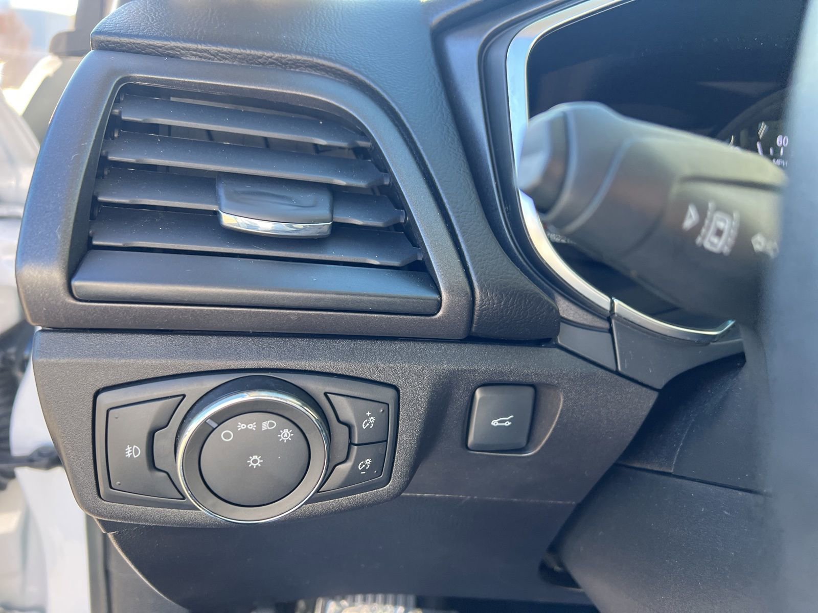 Used 2018 Ford Fusion Titanium image 31