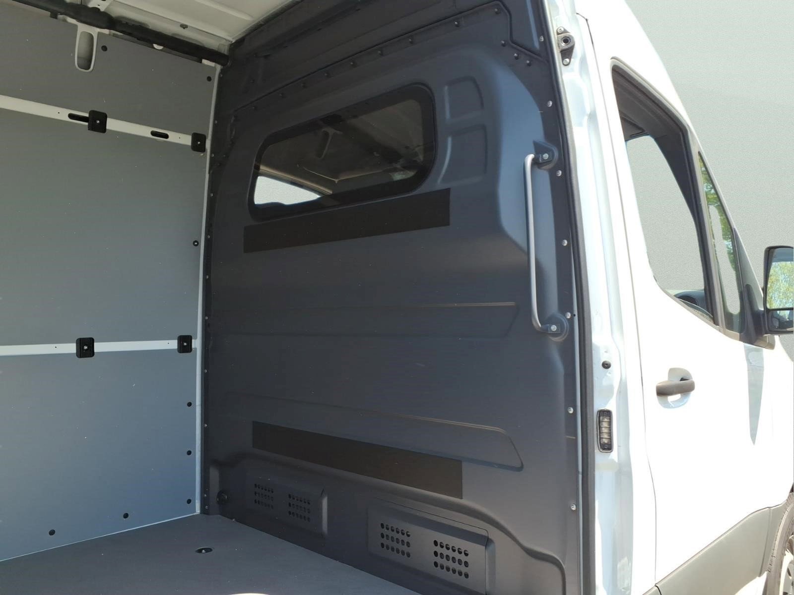 Used 2024 Mercedes-Benz Sprinter 2500 image 16