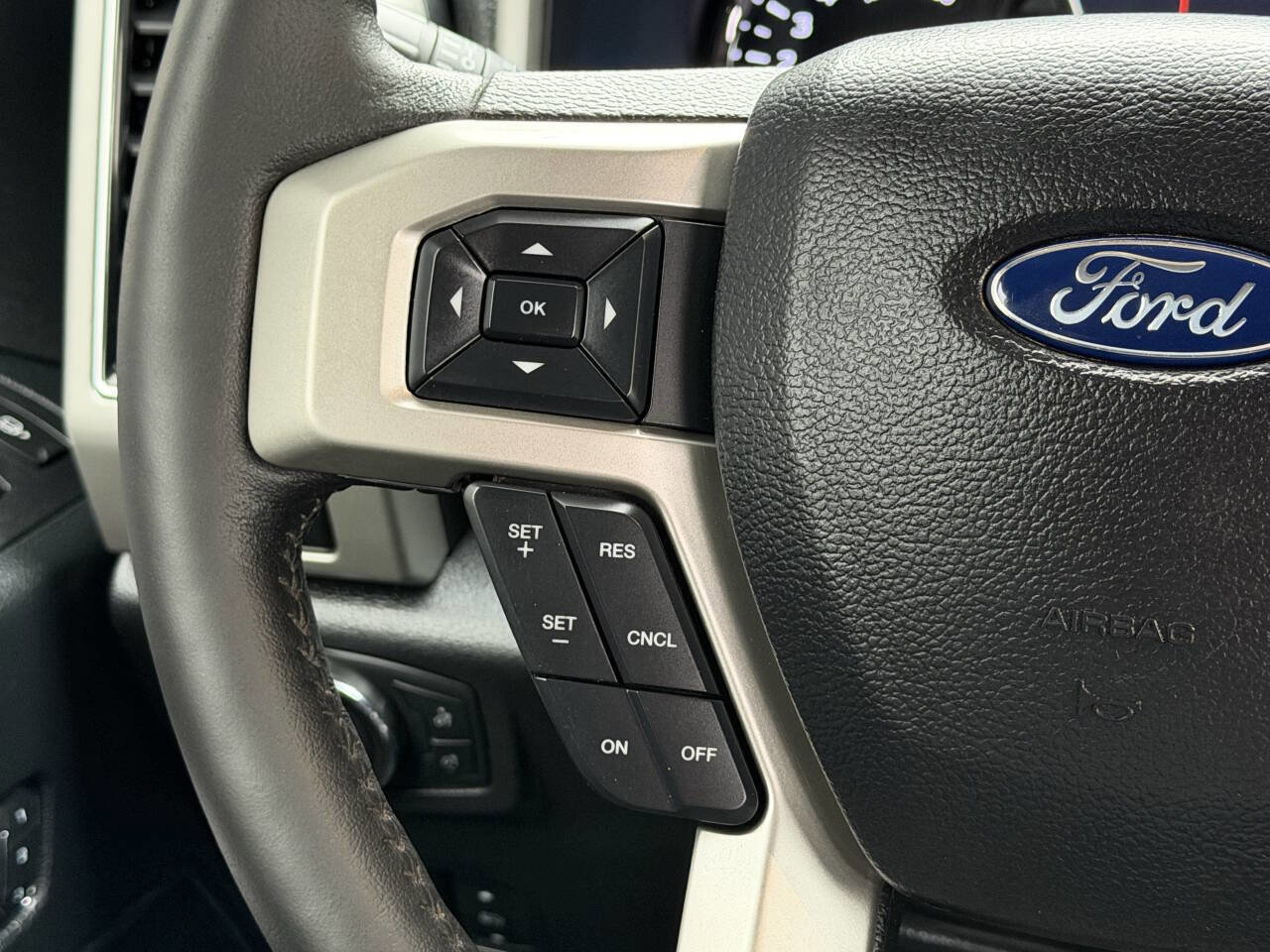 Used 2019 Ford F250 Lariat w/ Lariat Ultimate Package AWD/4WD image 24