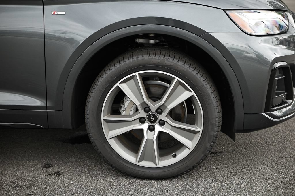 Used 2025 Audi Q5 Premium Plus w/ Premium Plus AWD/4WD image 4