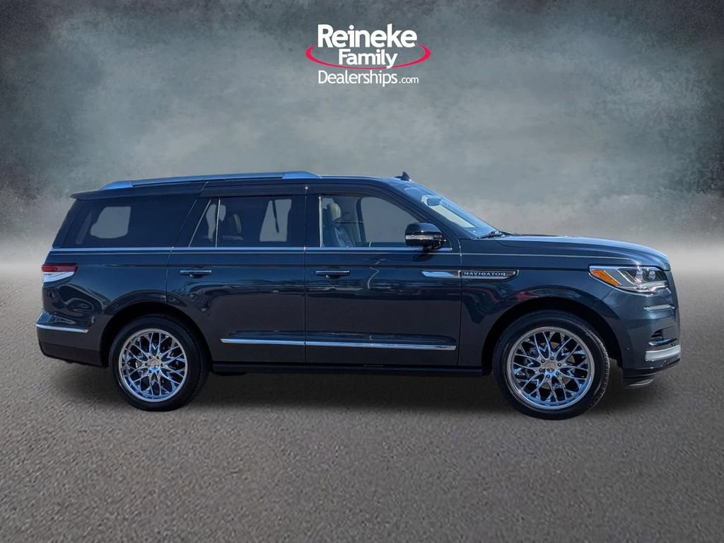Used 2022 Lincoln Navigator Reserve AWD/4WD image 4