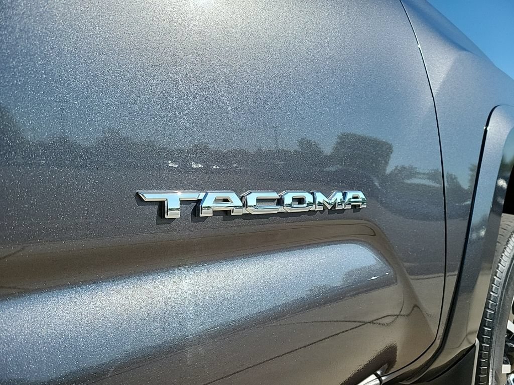 Used 2021 Toyota Tacoma TRD Sport w/ Technology Package AWD/4WD image 9