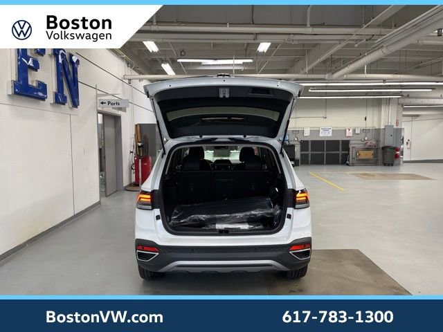 New 2026 Volkswagen Taos SEL AWD/4WD image 9
