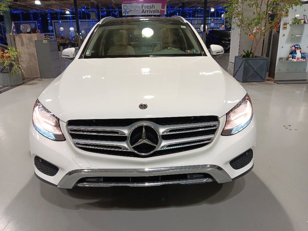 Used 2019 Mercedes-Benz GLC 300 4MATIC image 3