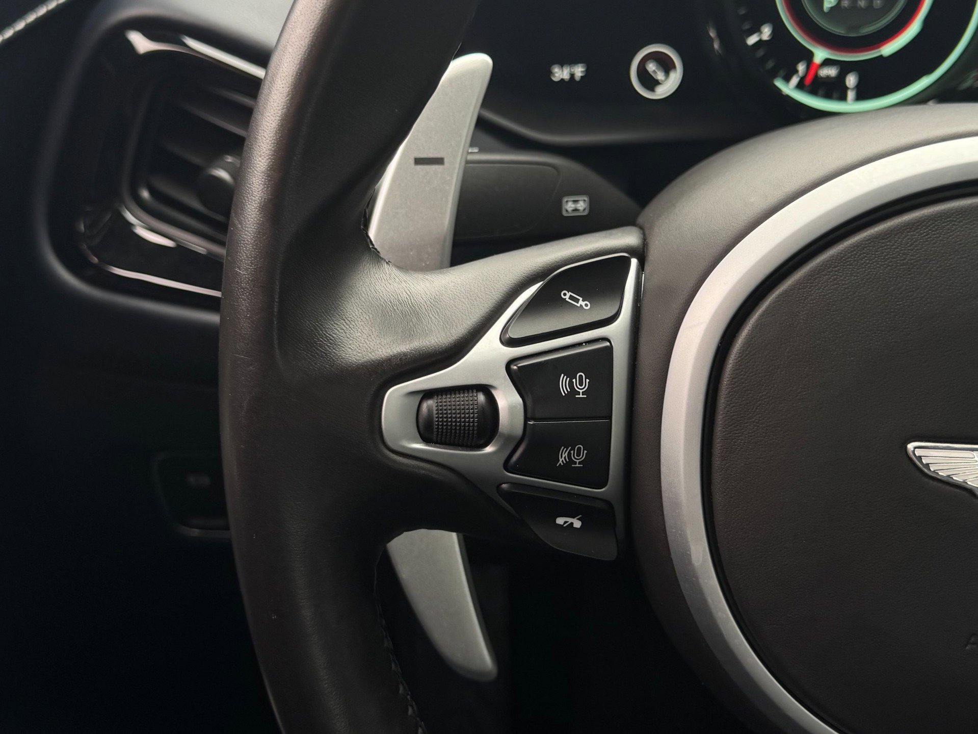 Used 2020 Aston Martin V8 Vantage Coupe image 38