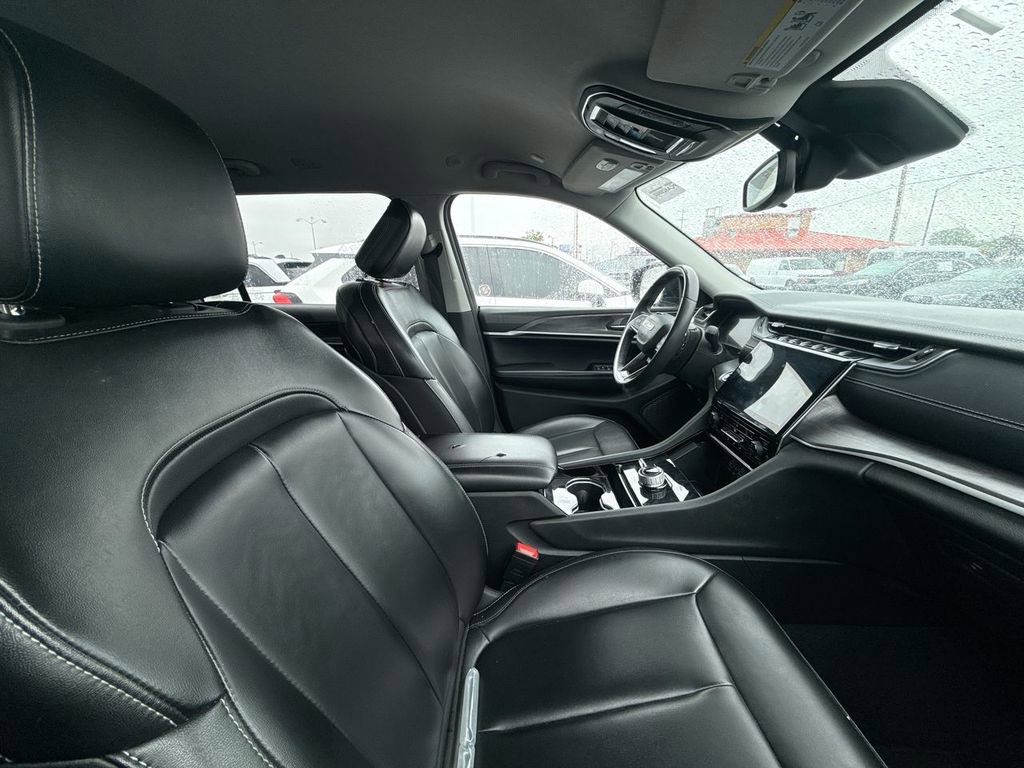 Used 2023 Jeep Grand Cherokee L Limited AWD/4WD image 19