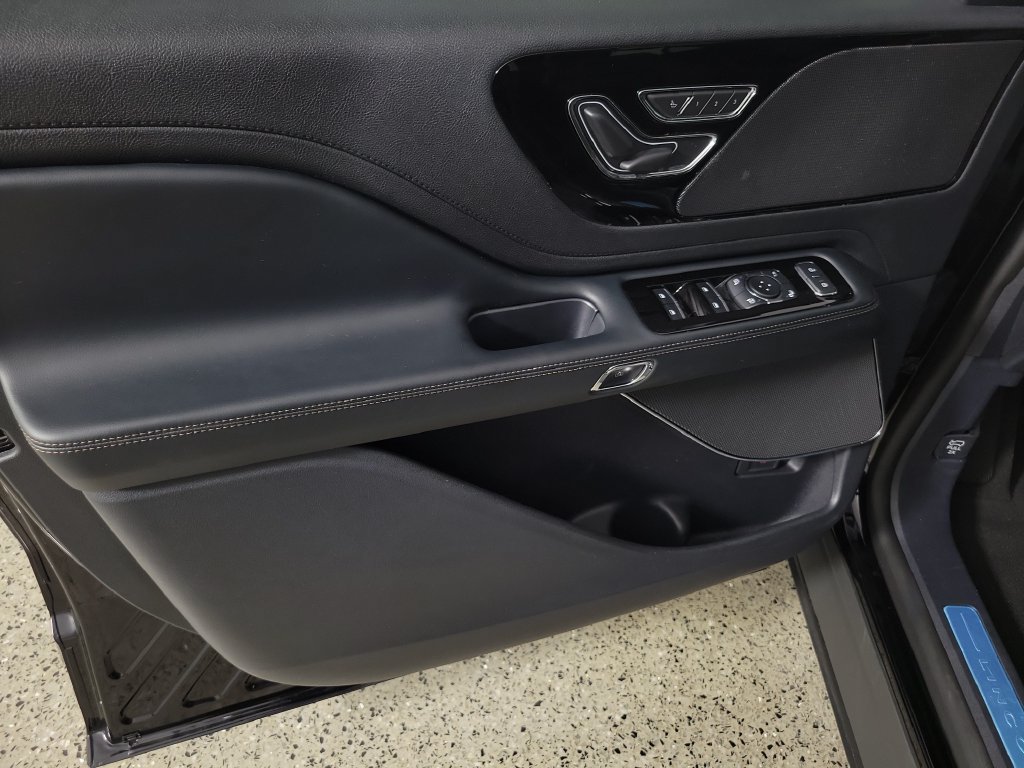 New 2026 Lincoln Aviator AWD image 18
