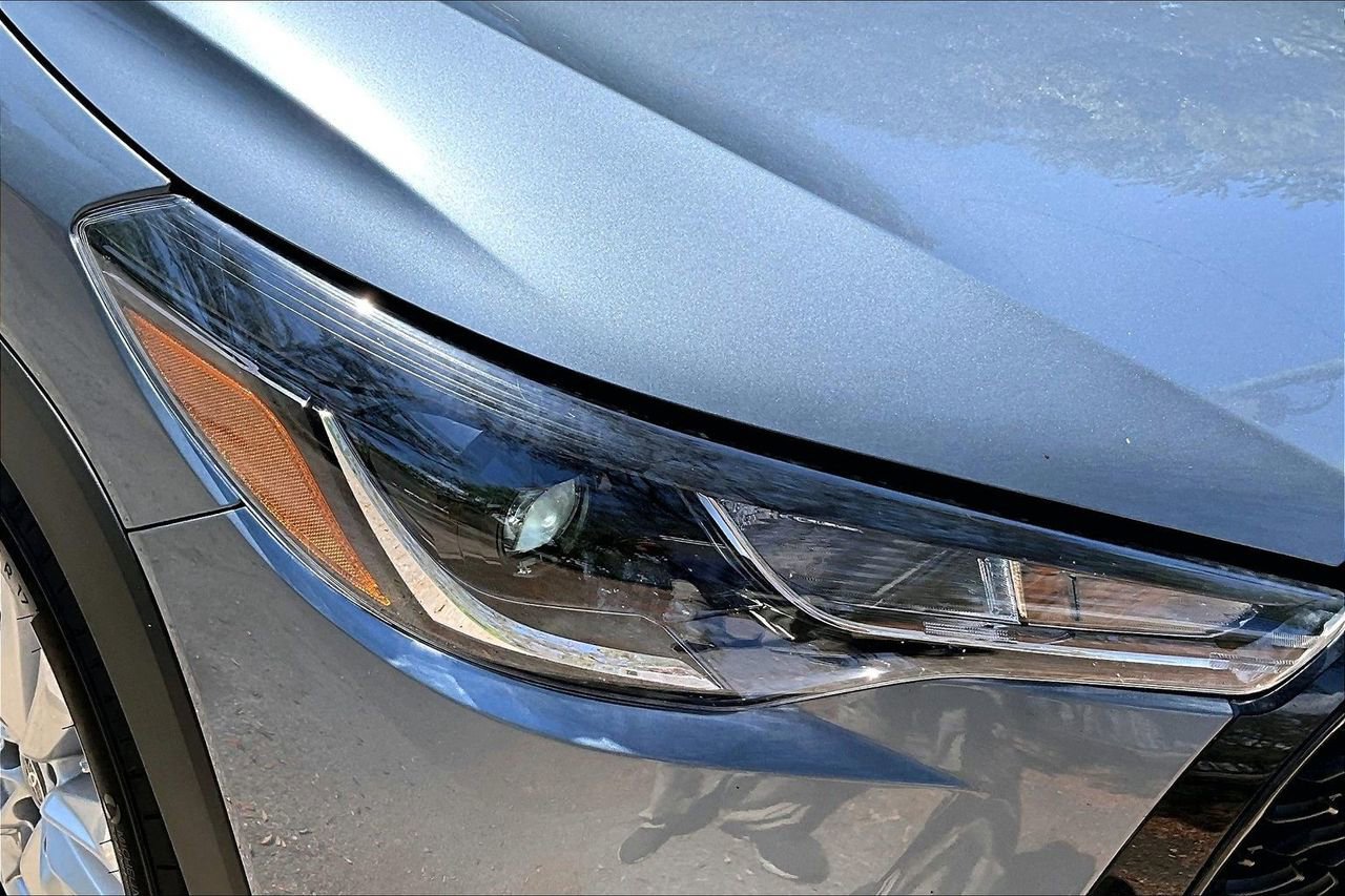 Used 2024 Toyota Corolla Cross LE w/ Moonroof Package image 33