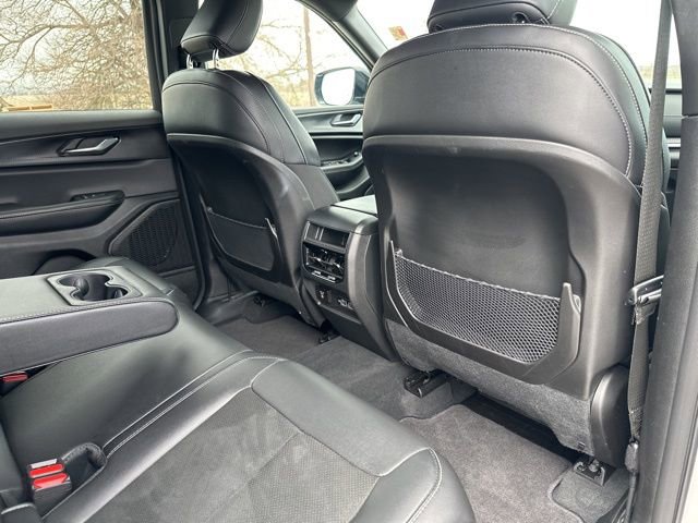 Used 2025 Jeep Grand Cherokee Altitude AWD/4WD image 48