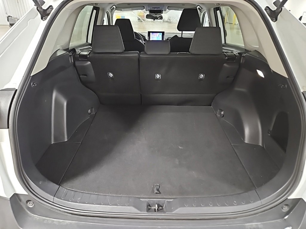 Used 2024 Toyota RAV4 LE image 9