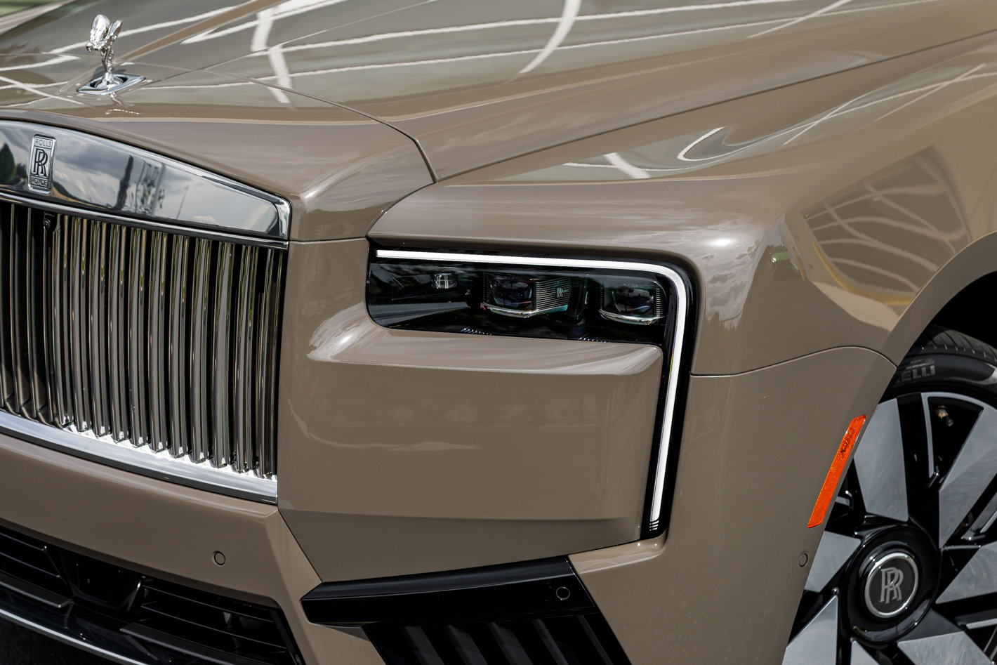 Certified 2025 Rolls-Royce Cullinan AWD/4WD image 3
