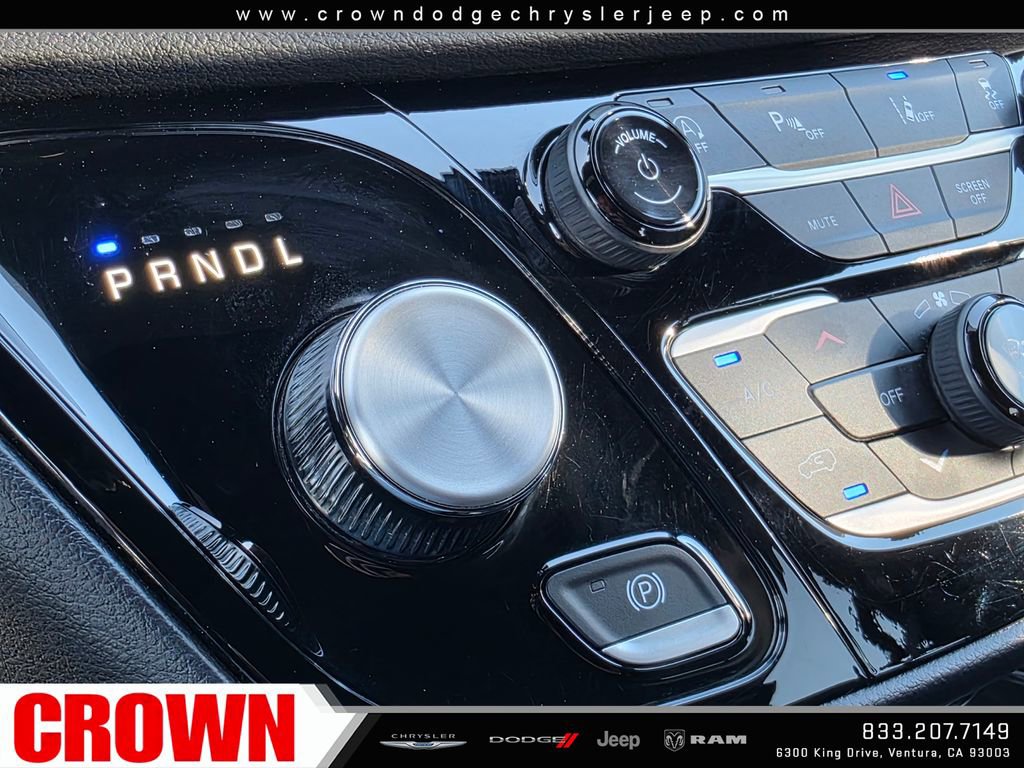 Used 2025 Chrysler Pacifica Select FWD image 26