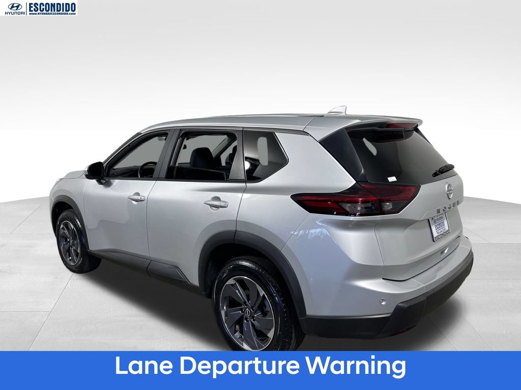 Used 2025 Nissan Rogue SV FWD image 3