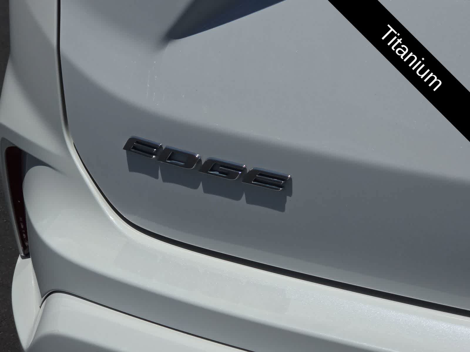 Used 2020 Ford Edge Titanium w/ Equipment Group 301A AWD/4WD image 12