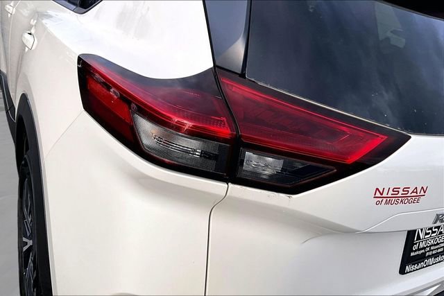 Used 2023 Nissan Rogue SV image 19