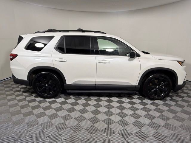 Used 2025 Honda Pilot Black Edition image 7