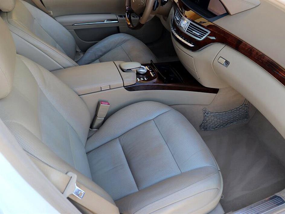 Used 2010 Mercedes-Benz S 550 Sedan w/ Sport Package image 17