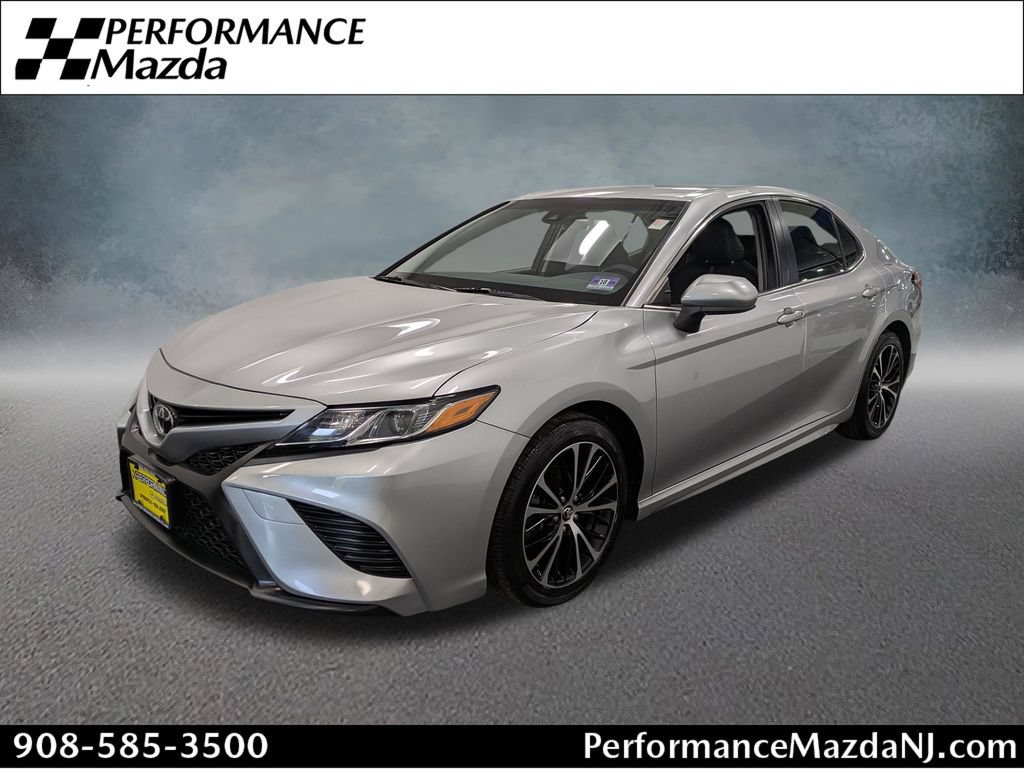 Used 2018 Toyota Camry SE FWD image 1
