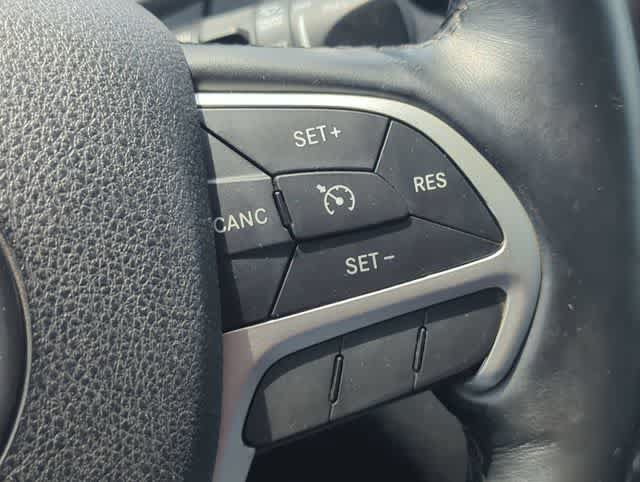 Used 2015 Jeep Cherokee Trailhawk w/ Leather Interior Group AWD/4WD image 27