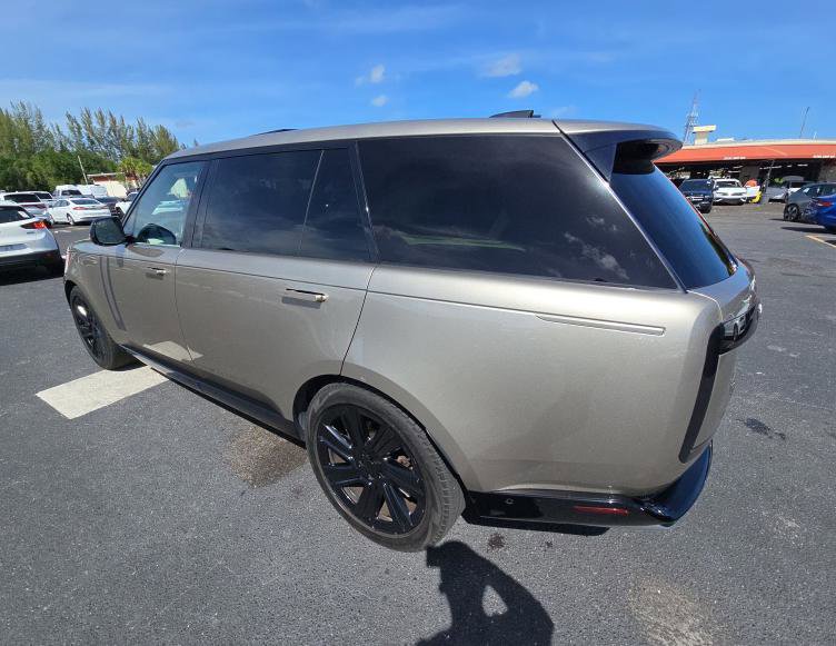 Used 2022 Land Rover Range Rover Long Wheelbase SE AWD/4WD image 3