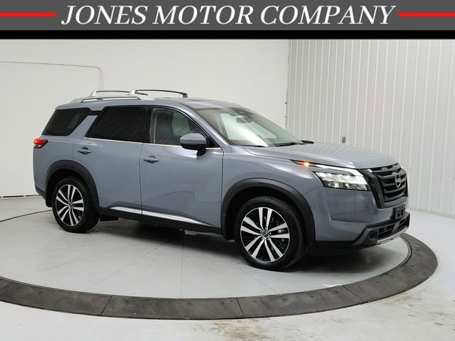 Used 2023 Nissan Pathfinder Platinum w/ Black Appearance Package image 1