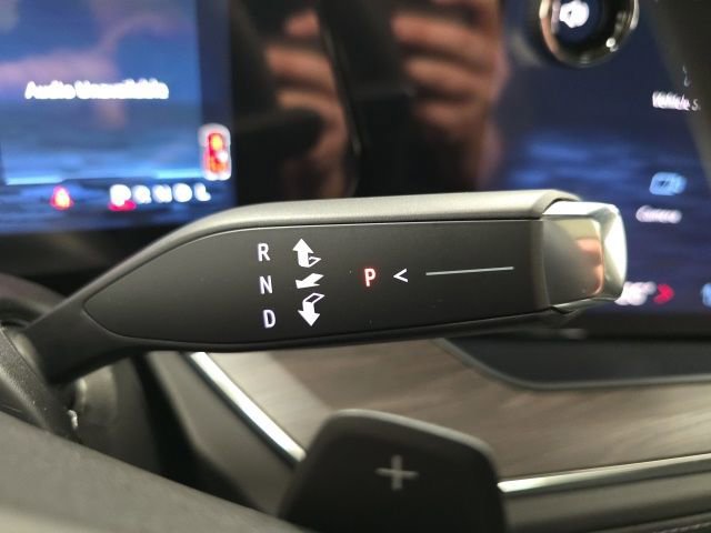 New 2026 Chevrolet Suburban Z71 image 15