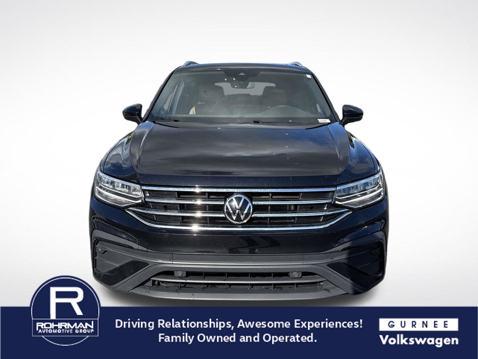 Used 2023 Volkswagen Tiguan SE w/ Panoramic Sunroof Package AWD/4WD image 3
