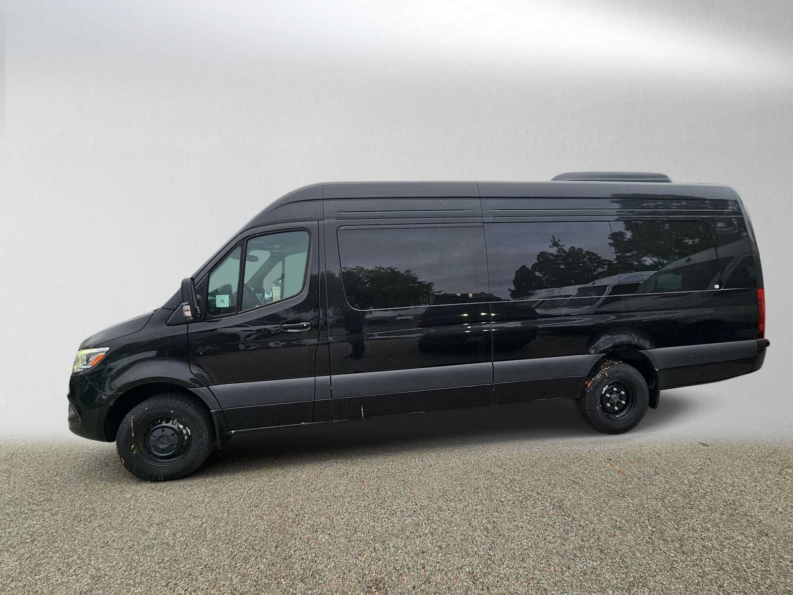 Used 2024 Mercedes-Benz Sprinter 3500 image 3