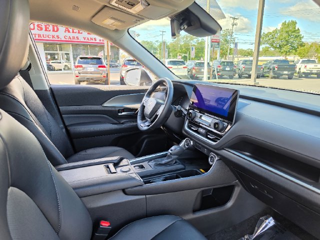 Used 2024 Toyota Grand Highlander AWD image 11