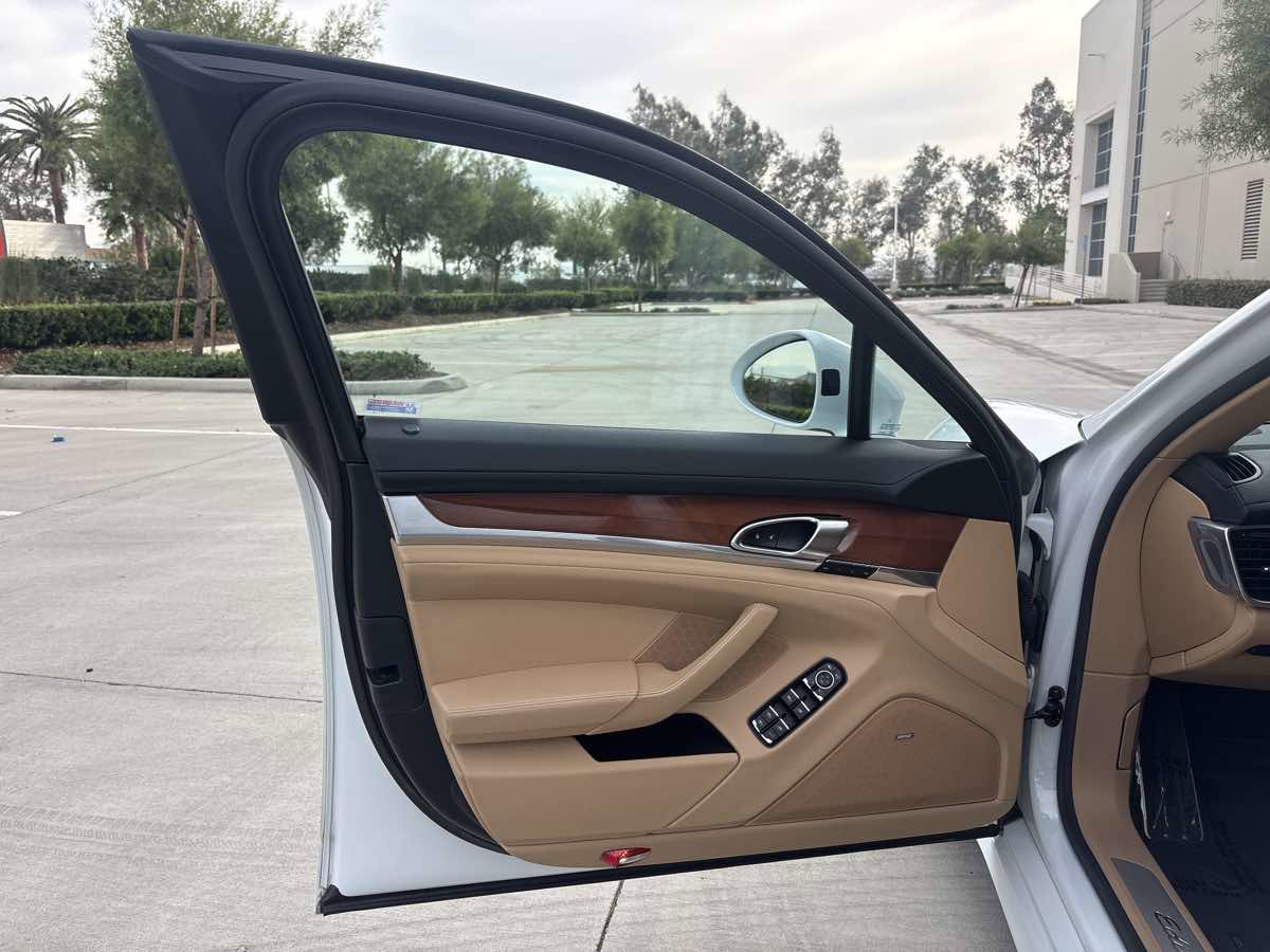 Used 2016 Porsche Panamera 4 Edition image 22