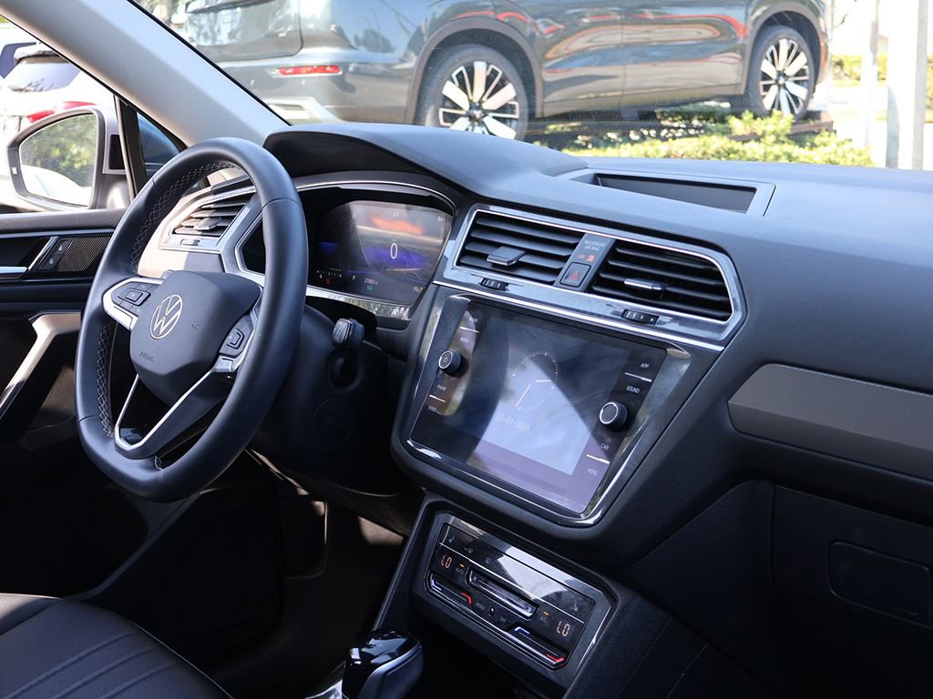 Used 2023 Volkswagen Tiguan SE FWD image 24