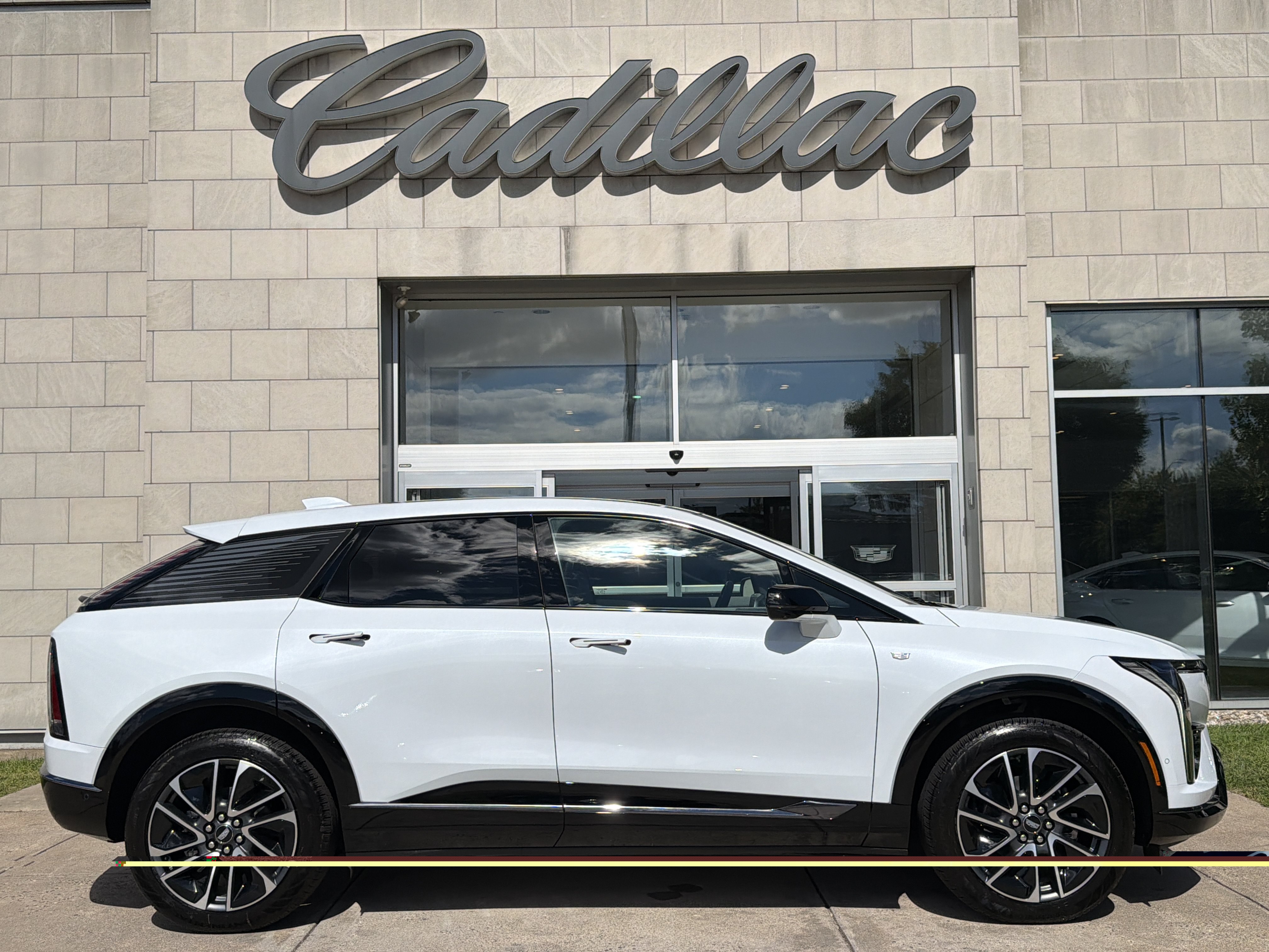Used 2026 Cadillac Optiq Sport 1 AWD/4WD image 3