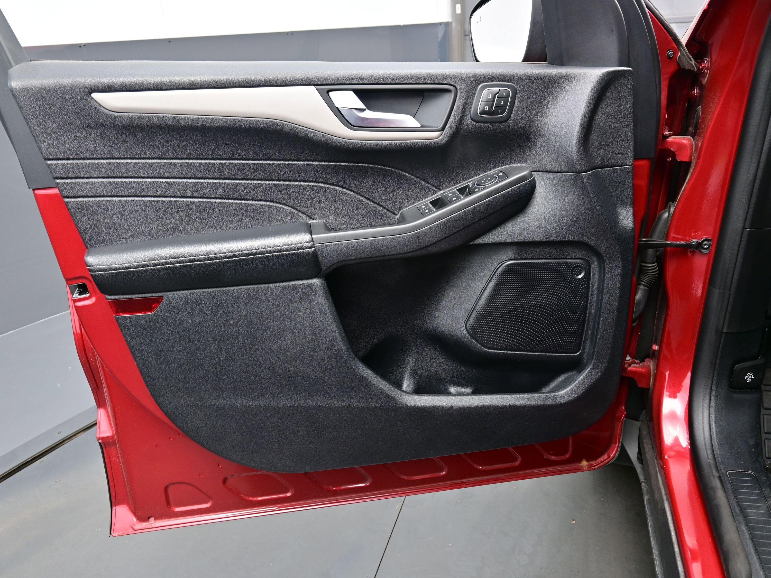 Used 2022 Ford Escape SEL w/ Technology Package image 11