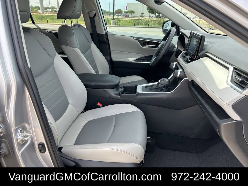 Used 2022 Toyota RAV4 XLE Premium image 29