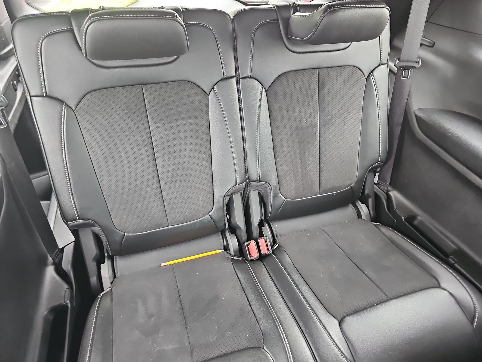 Used 2023 Jeep Grand Cherokee L Laredo RWD image 12