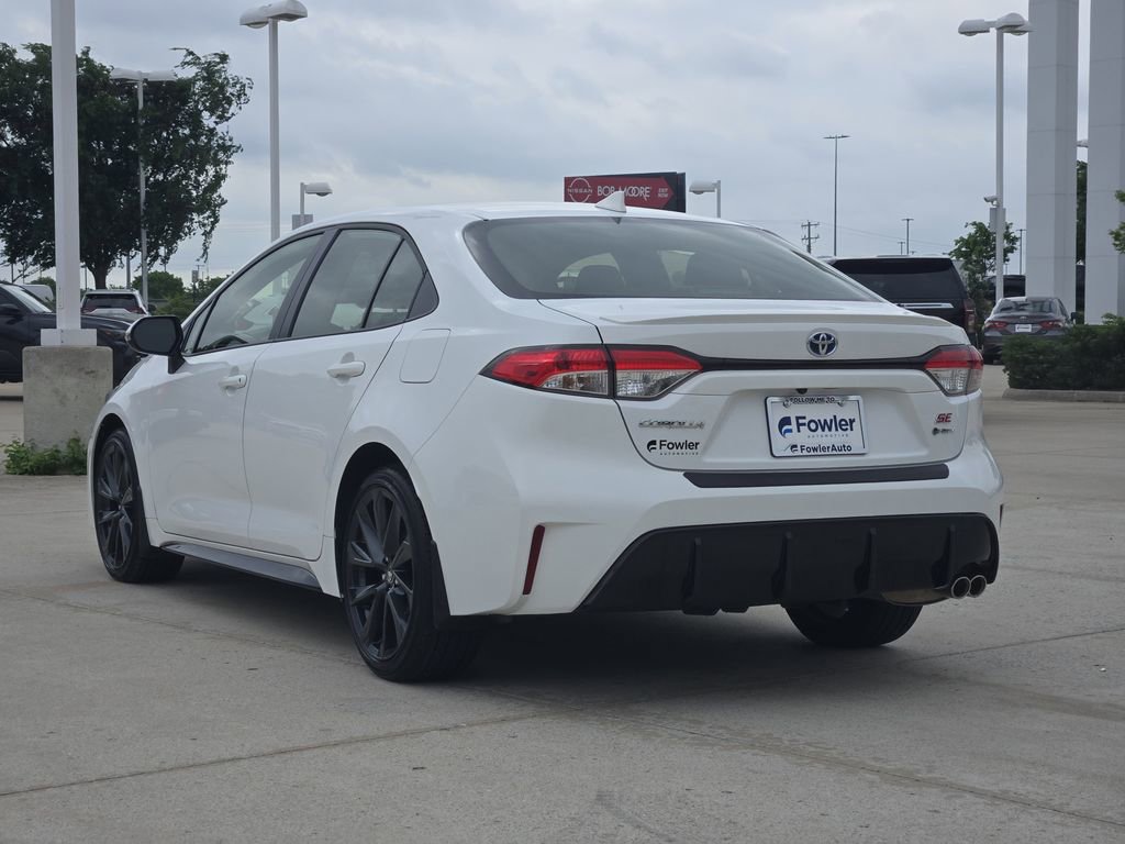 Used 2025 Toyota Corolla SE w/ SE Premium Package image 5